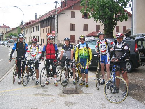 alors qu'à Mouthe il fait déjà beau. Parés pour 180 km sur la route