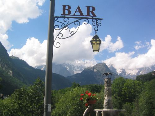 C'est pas parce qu'on fait du vélo qu'on n'a pas le droit de s'arrêter au bar !