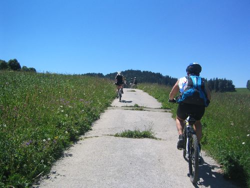 Et toutes sur le vélo pour la big côte du Tabeillon! 