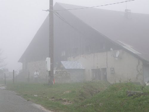 A peine visible le Vieux Chateleu