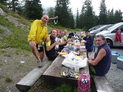 Le grand déballage au col de la Croix