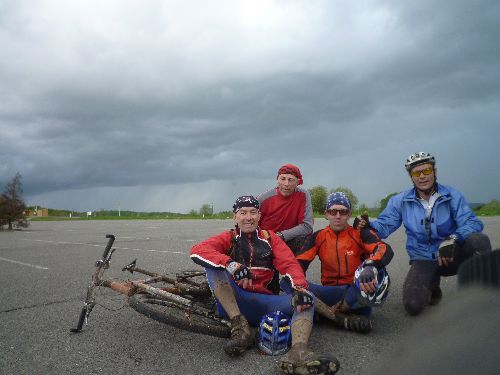 Vu le ciel, il était temps de rentrer. Les filles sont déjà douchées.