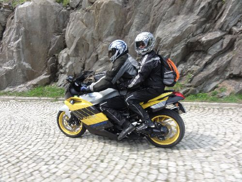 René et Vi dans la descente de la Tremola