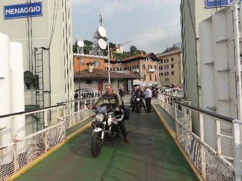 Montée sur le bateau à Menaggio