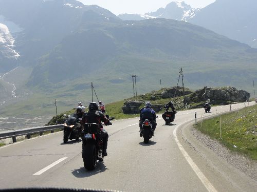 Descente de col dans les Grisons