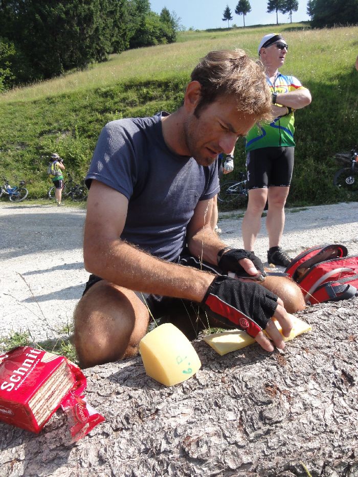 La vraie vie. Le fromage acheté au détour du chemin et consommé 5 minutes plus tard 