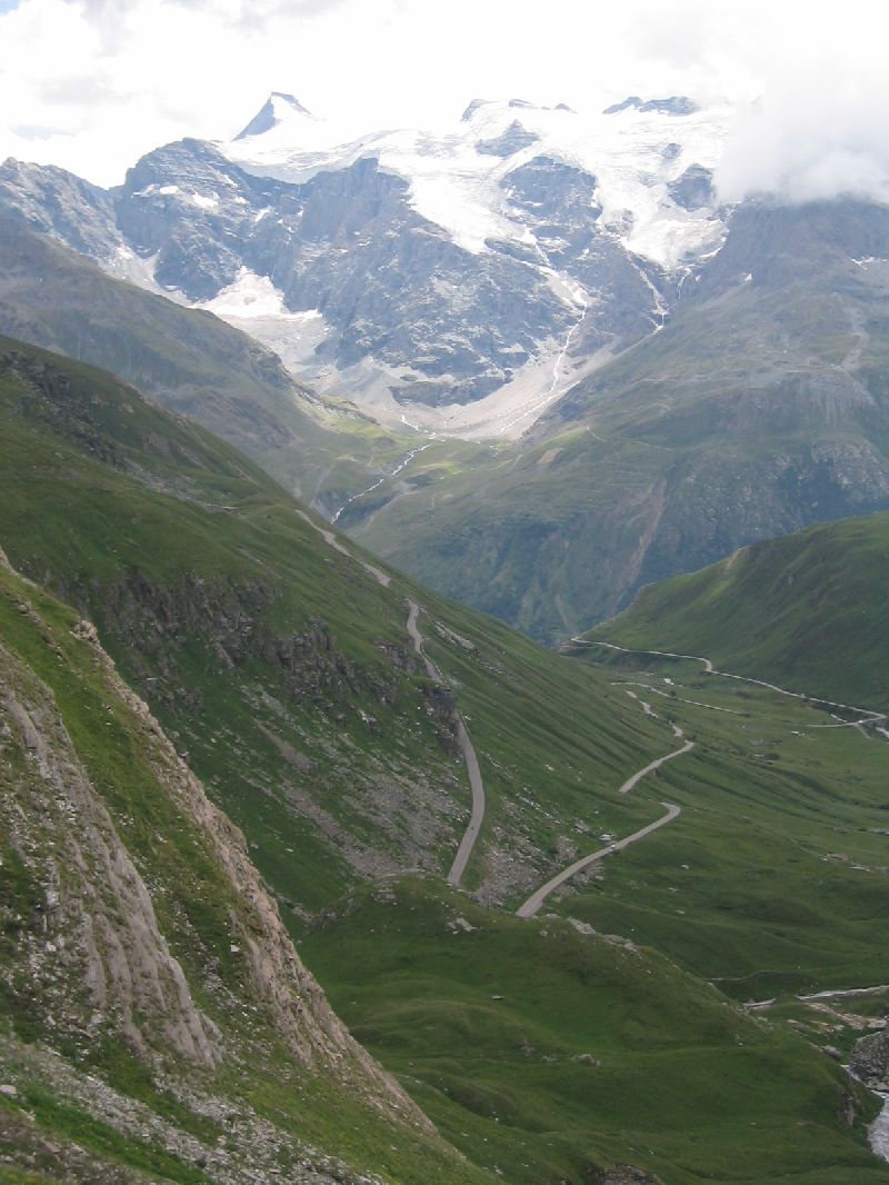 Vue sur la formidable descente de l'Iseran